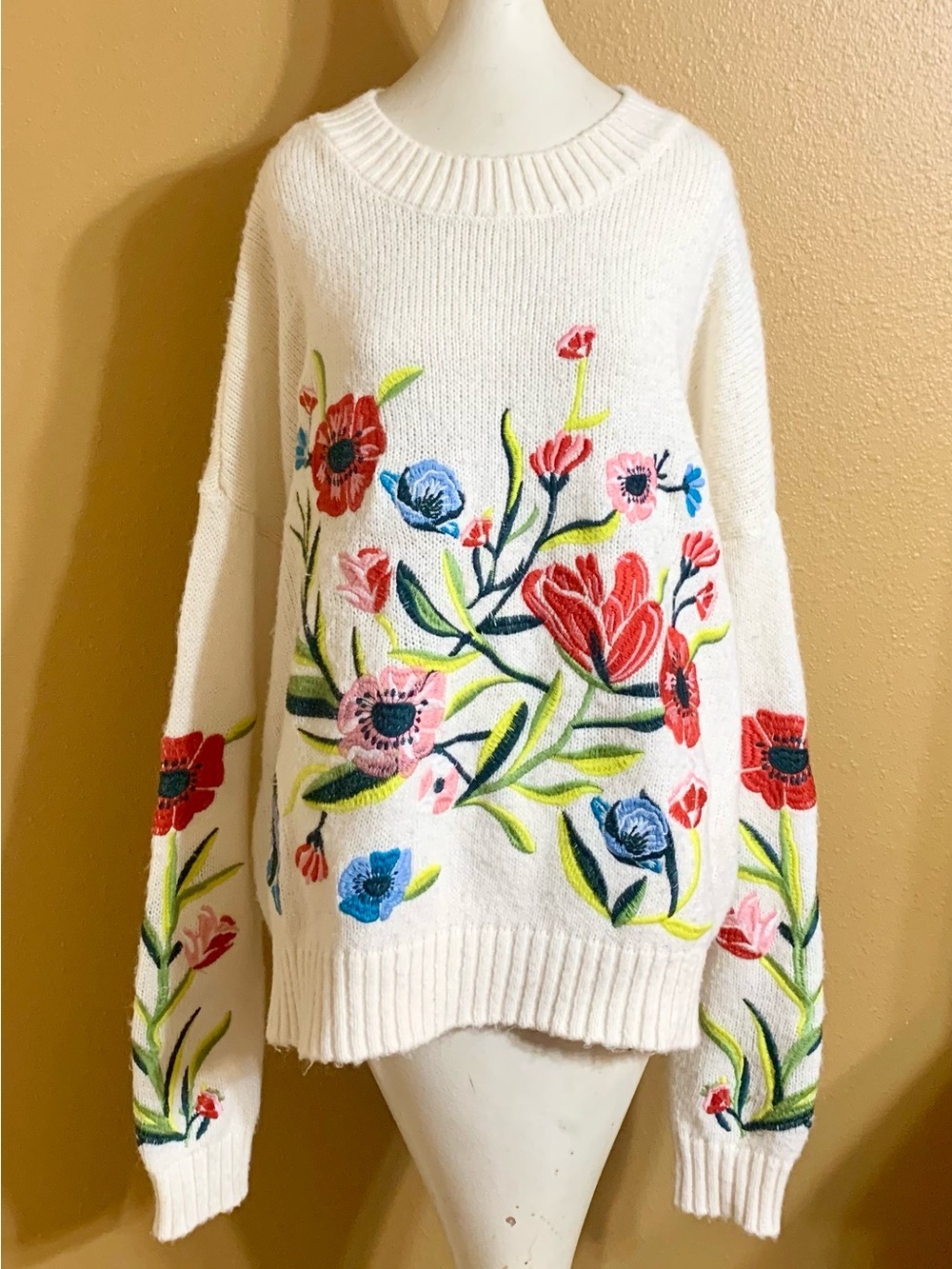 Romeo & Juliet Couture Embroidered Floral Knit Oversized Sweater Off White Large